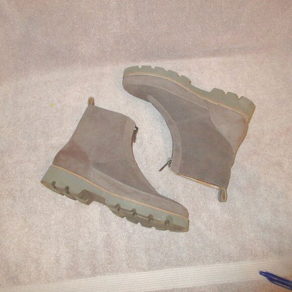 Vionic Estilo Suede Ankle Boots Size 8.5 Chunky Lug Sole Comfort Cushion Zip DWR - Picture 1 of 11